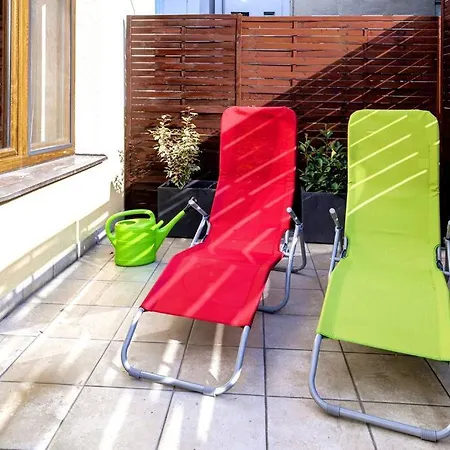 Family-friendly With 34m2 Terrace In City Center, Direct Line - Main Bus & Train Station 公寓