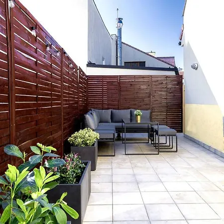 Family-friendly With 34m2 Terrace In City Center, Direct Line - Main Bus & Train Station *