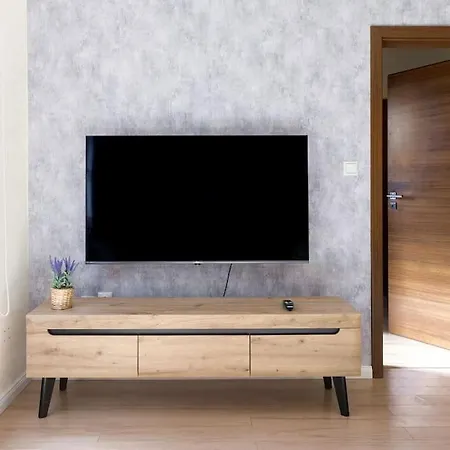 Family-friendly With 34m2 Terrace In City Center, Direct Line - Main Bus & Train Station