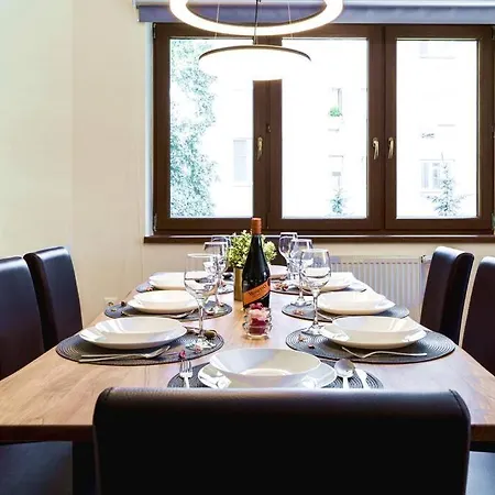 Family-friendly With 34m2 Terrace In City Center, Direct Line - Main Bus & Train Station 公寓 *